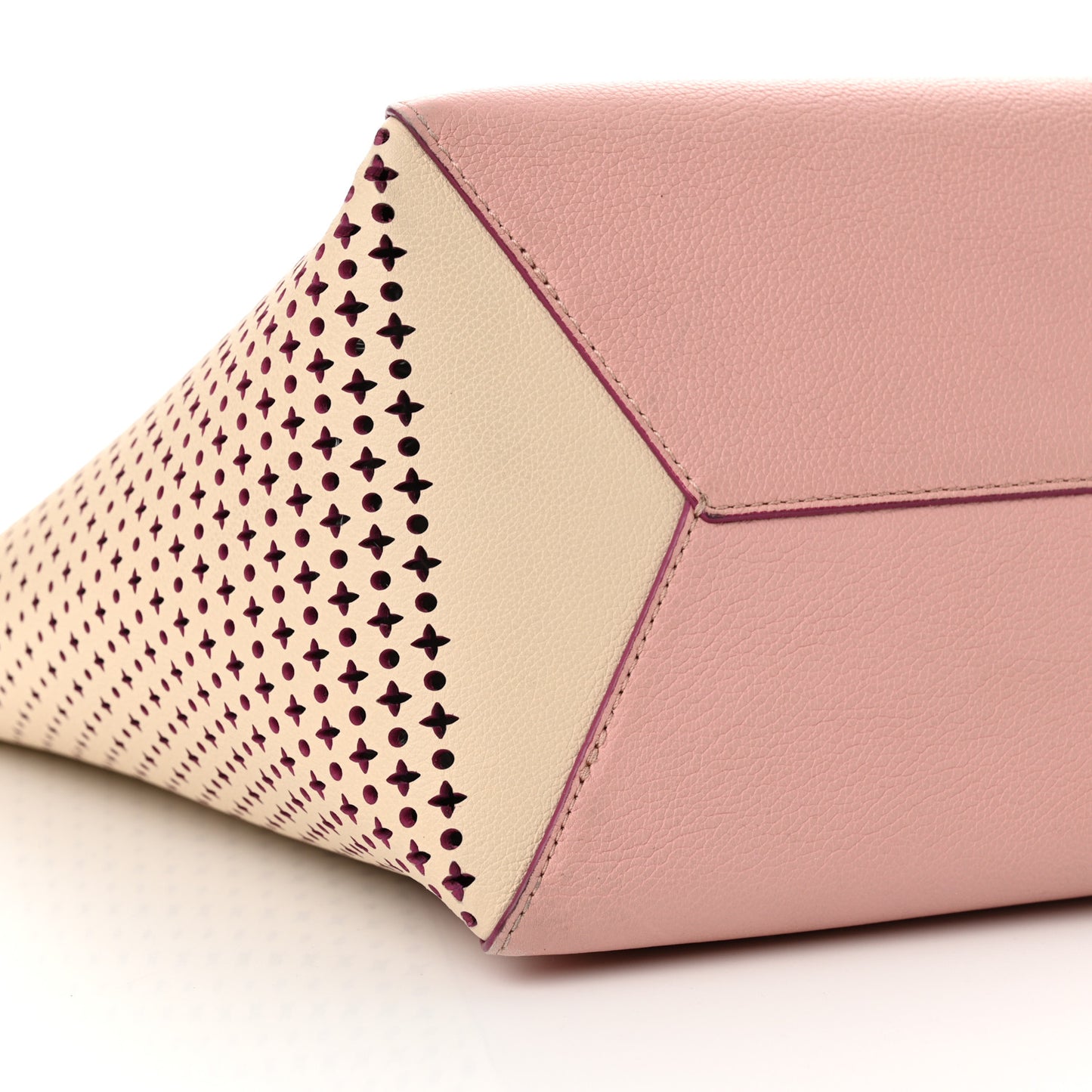 Calfskin Perforated Lockme Cabas Rose Poudre Creme