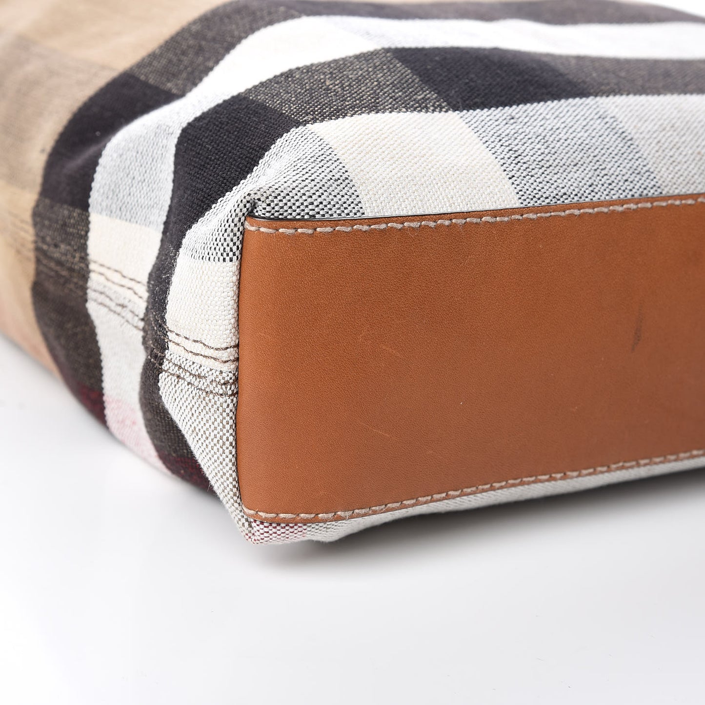 Canvas Mega Check Medium Tottenham Brit Tote Saddle Brown