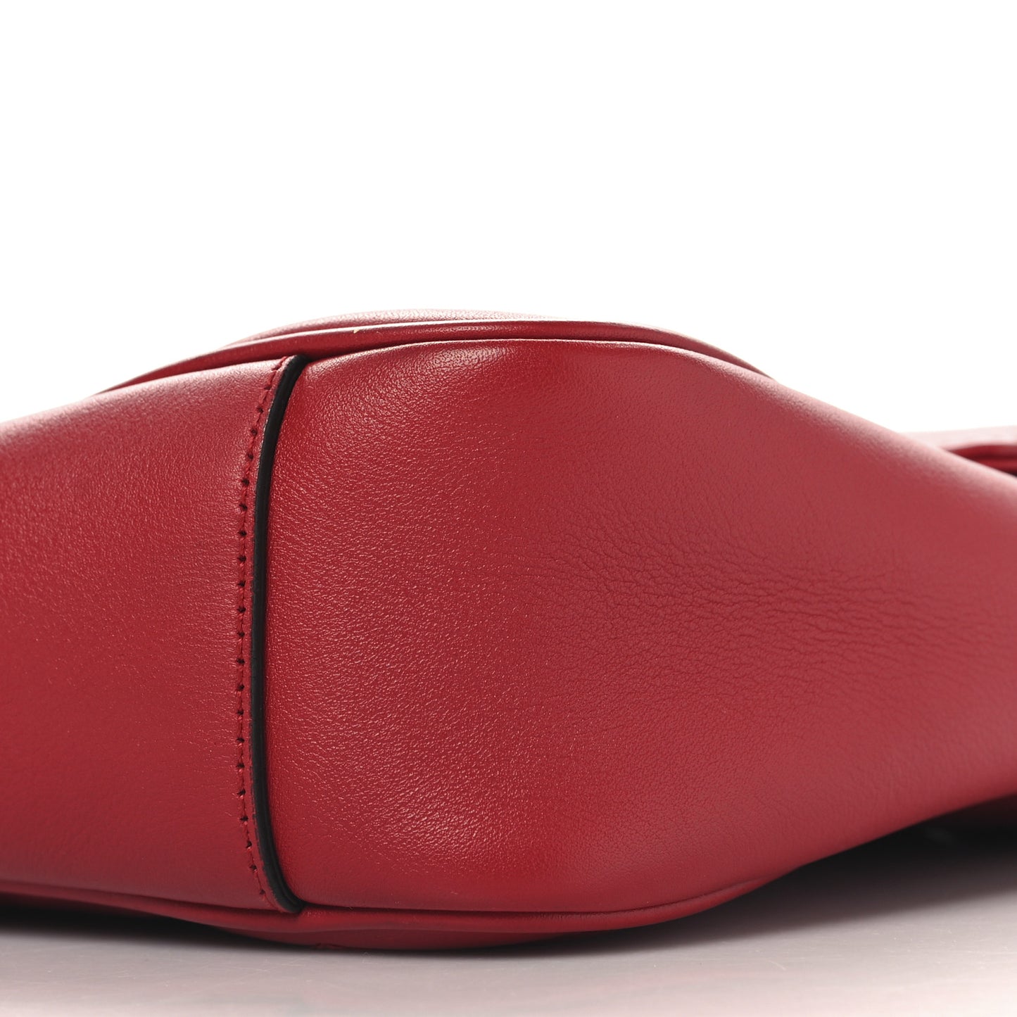 Calfskin Matelasse Medium GG Marmont Shoulder Bag Hibiscus Red