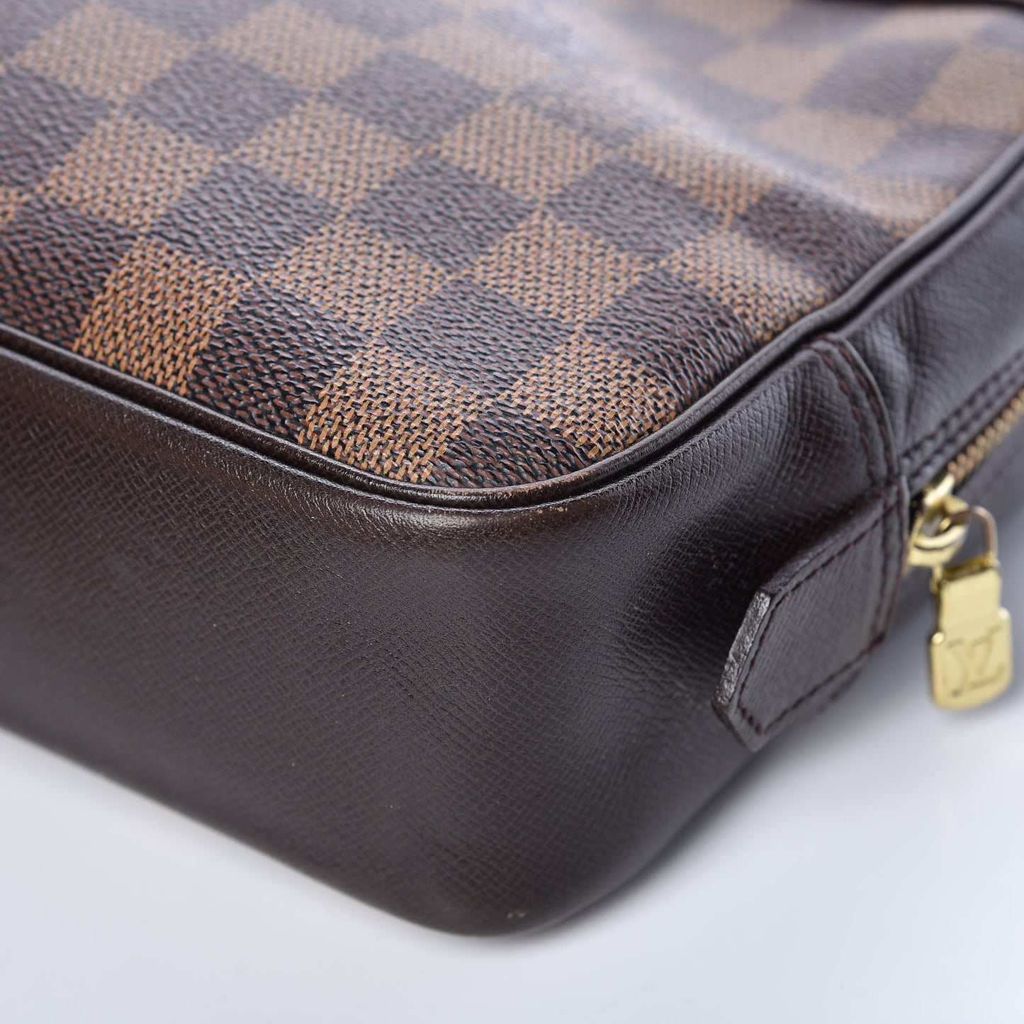 Damier Ebene Trousse Toilette 28