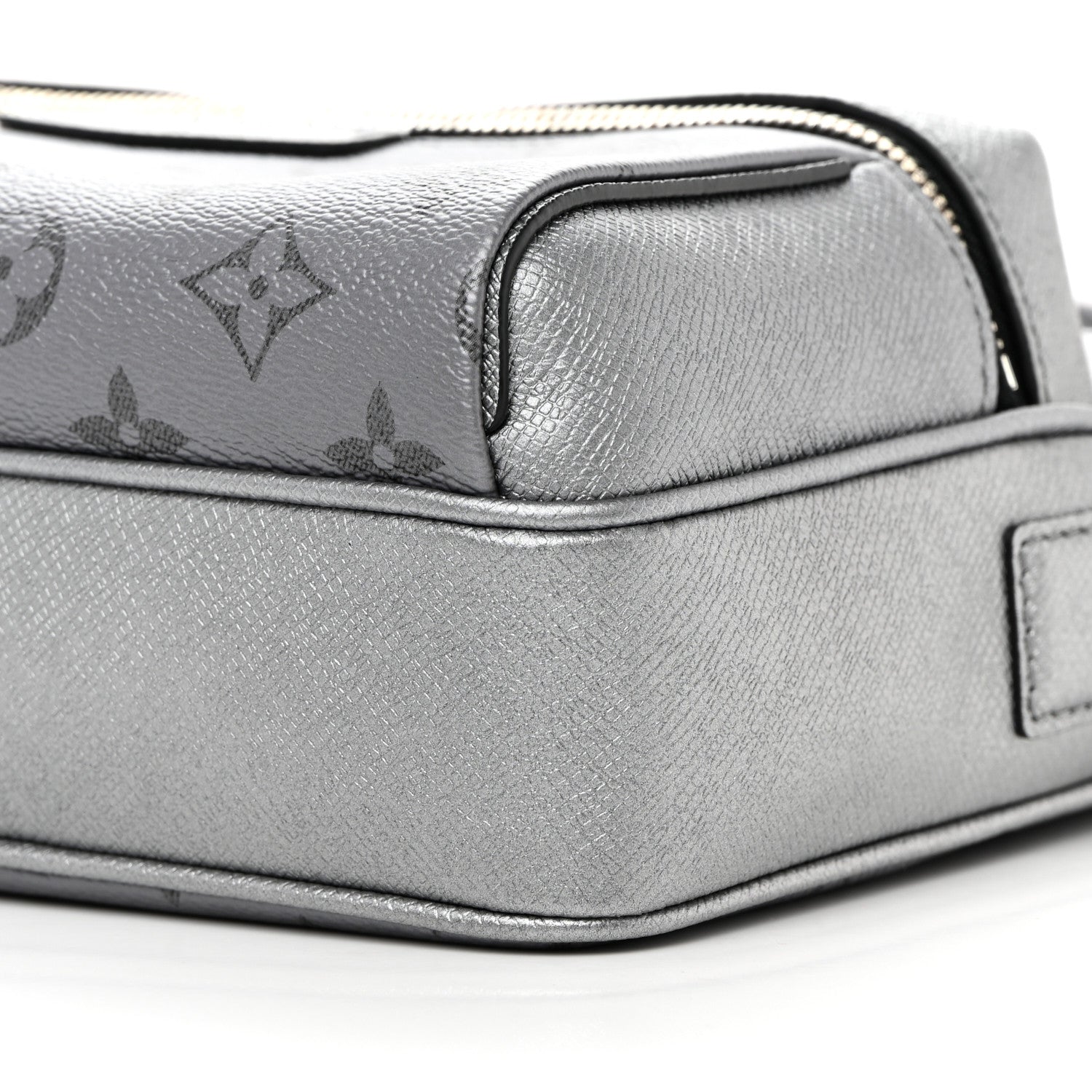 Louis Vuitton Taigarama Outdoor Messenger Gunmetal 9 of 10