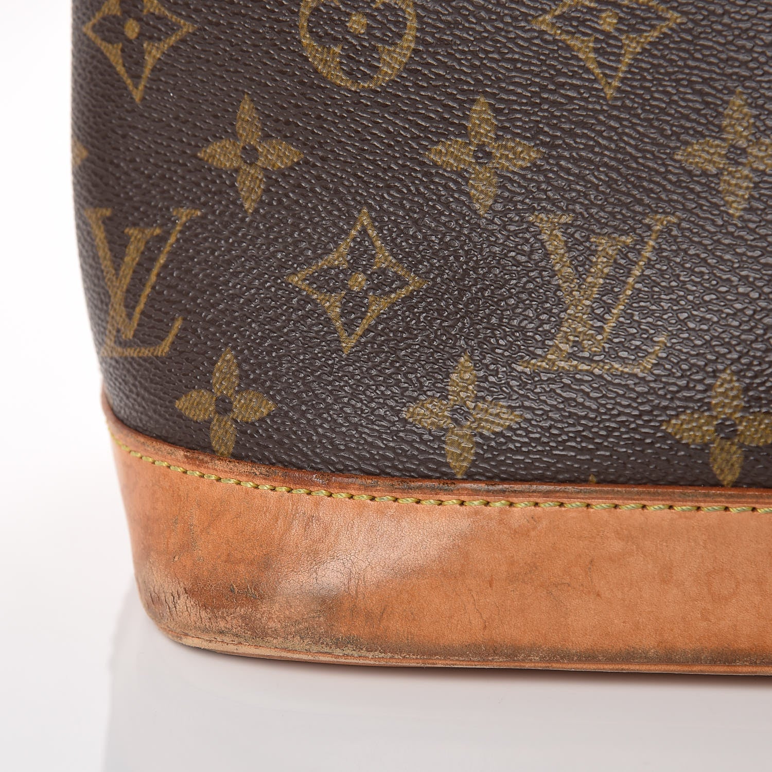 Louis Vuitton Monogram Alma PM 20 of 26