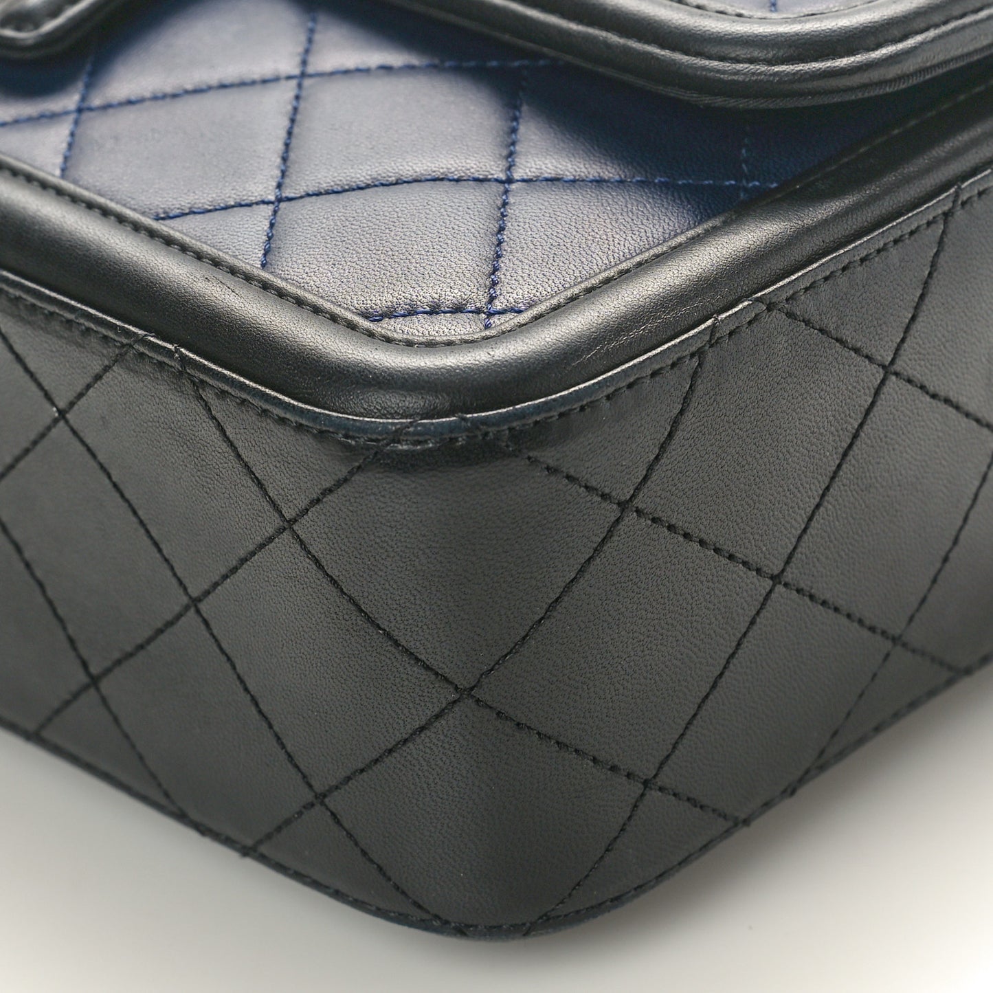 Lambskin Quilted Medium Elegant CC Flap Navy Black