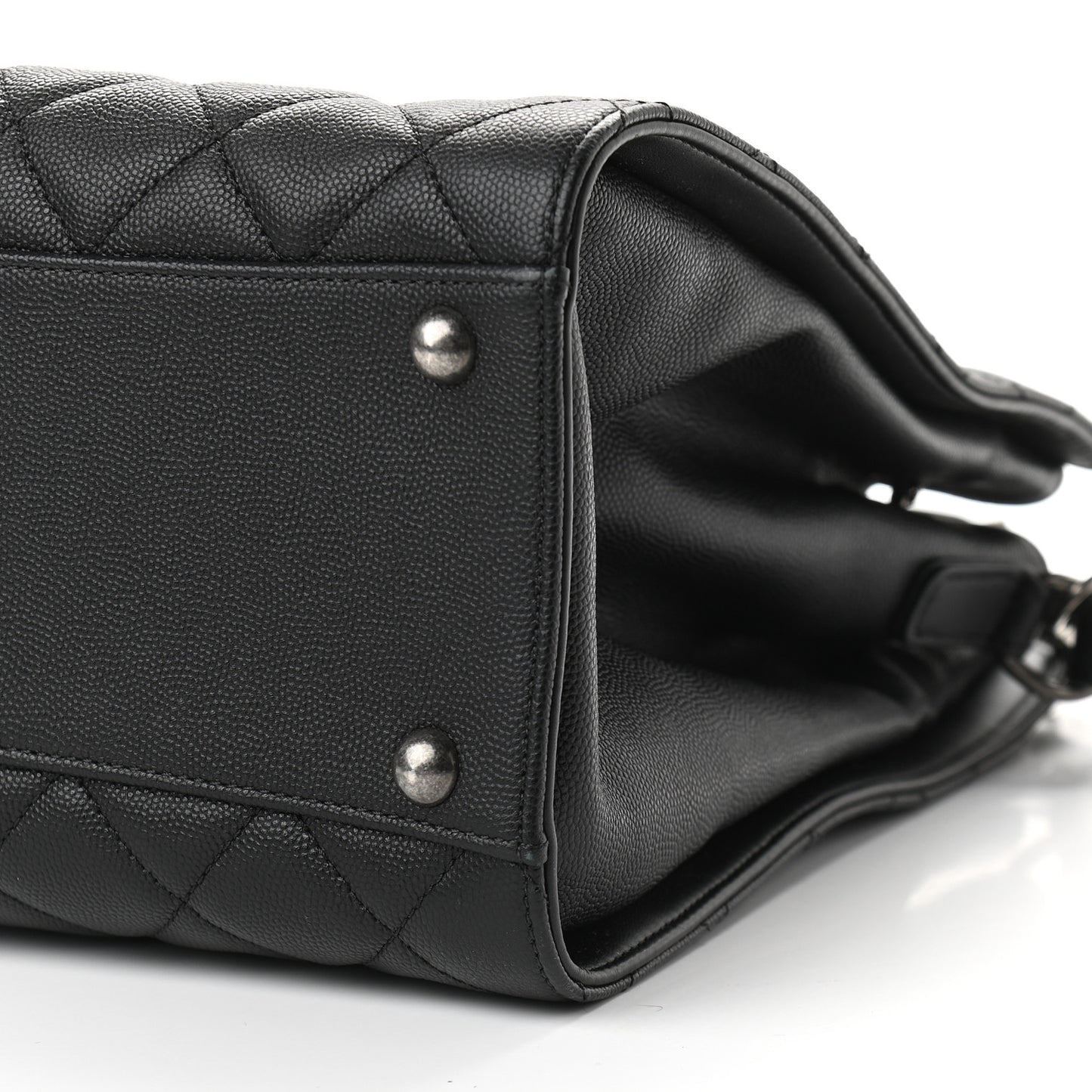Caviar Quilted Medium CC Bucket Bag Black
