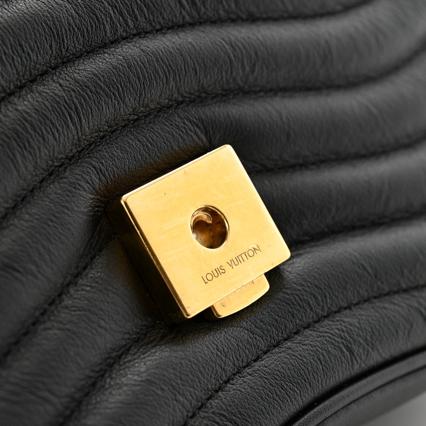 Calfskin New Wave Chain PM Black