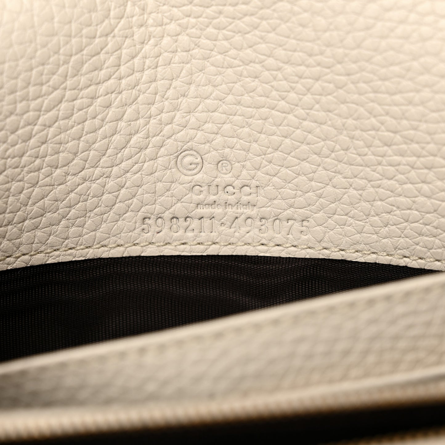 Pebbled Calfskin Soho Wallet on Chain Ivoire