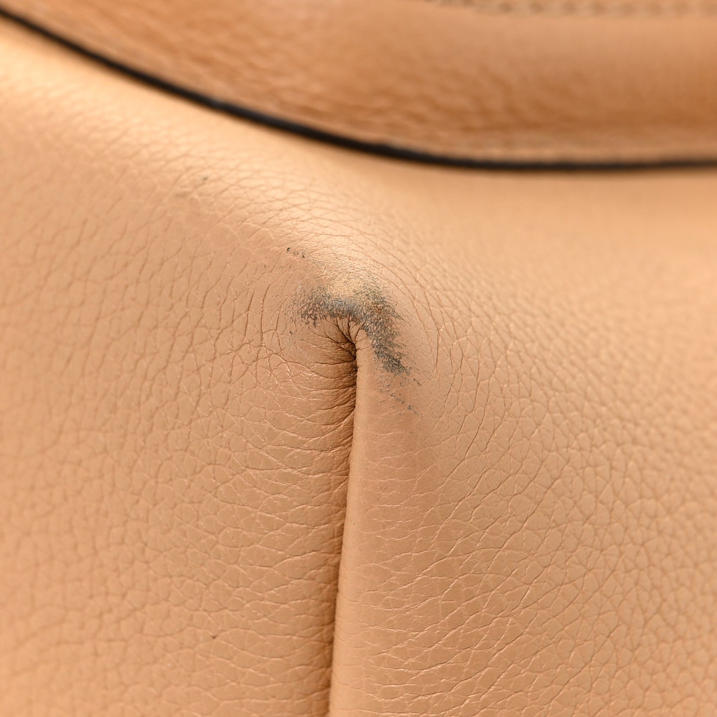 Calfskin Lockme Bucket MM Arizona Beige