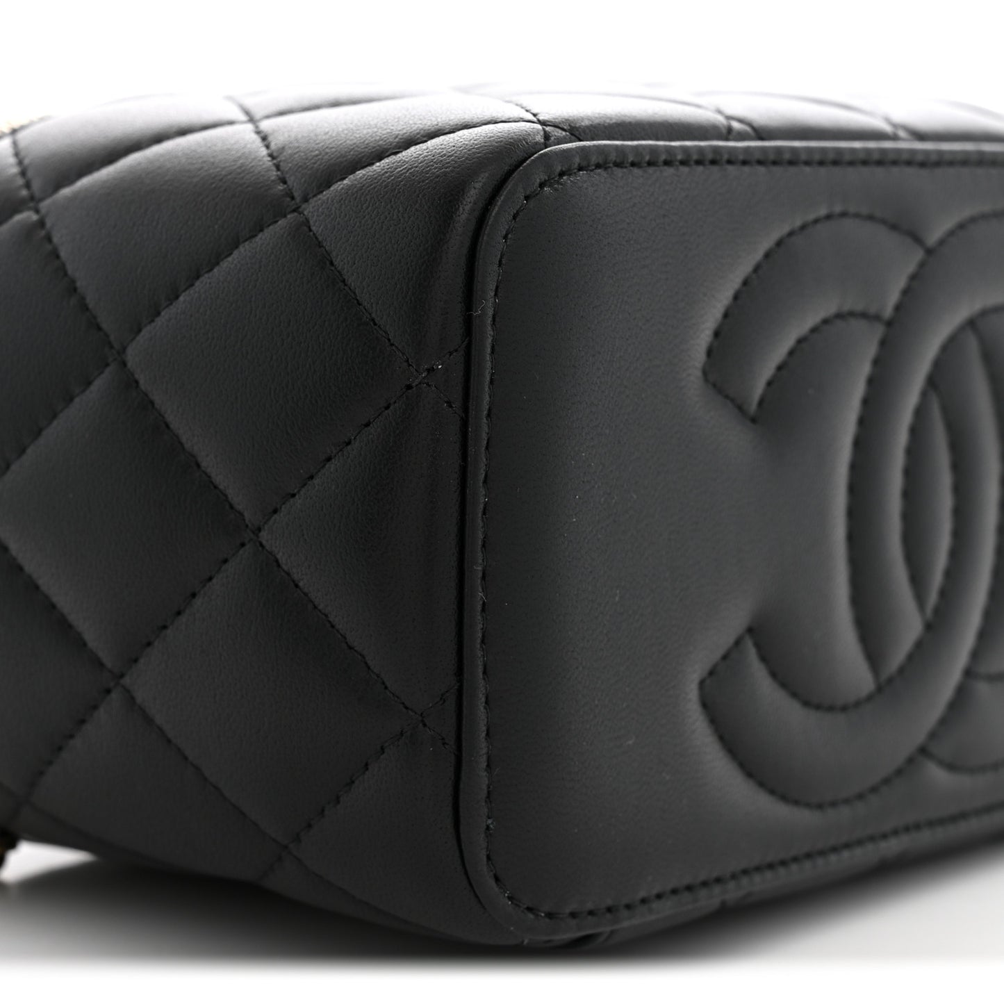 Lambskin Quilted Trendy Small Top Handle Vanity Case With Chain Black