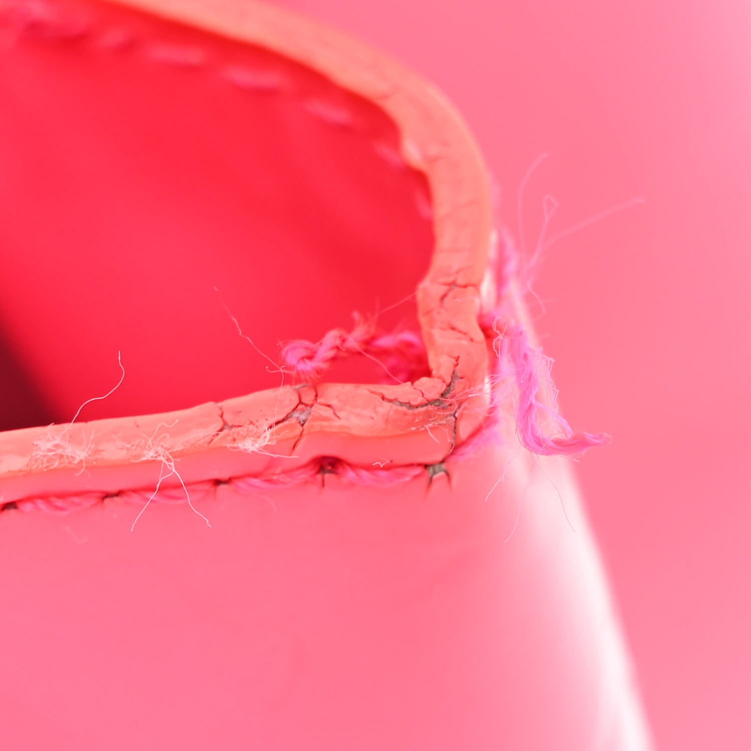 Louis Vuitton Vernis Fluo Reade PM Rose 11 of 14