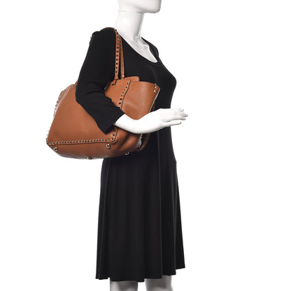 Valentino Garavani Pebbled Calfskin Medium Rockstud Tote Light Cuir 2 of 19