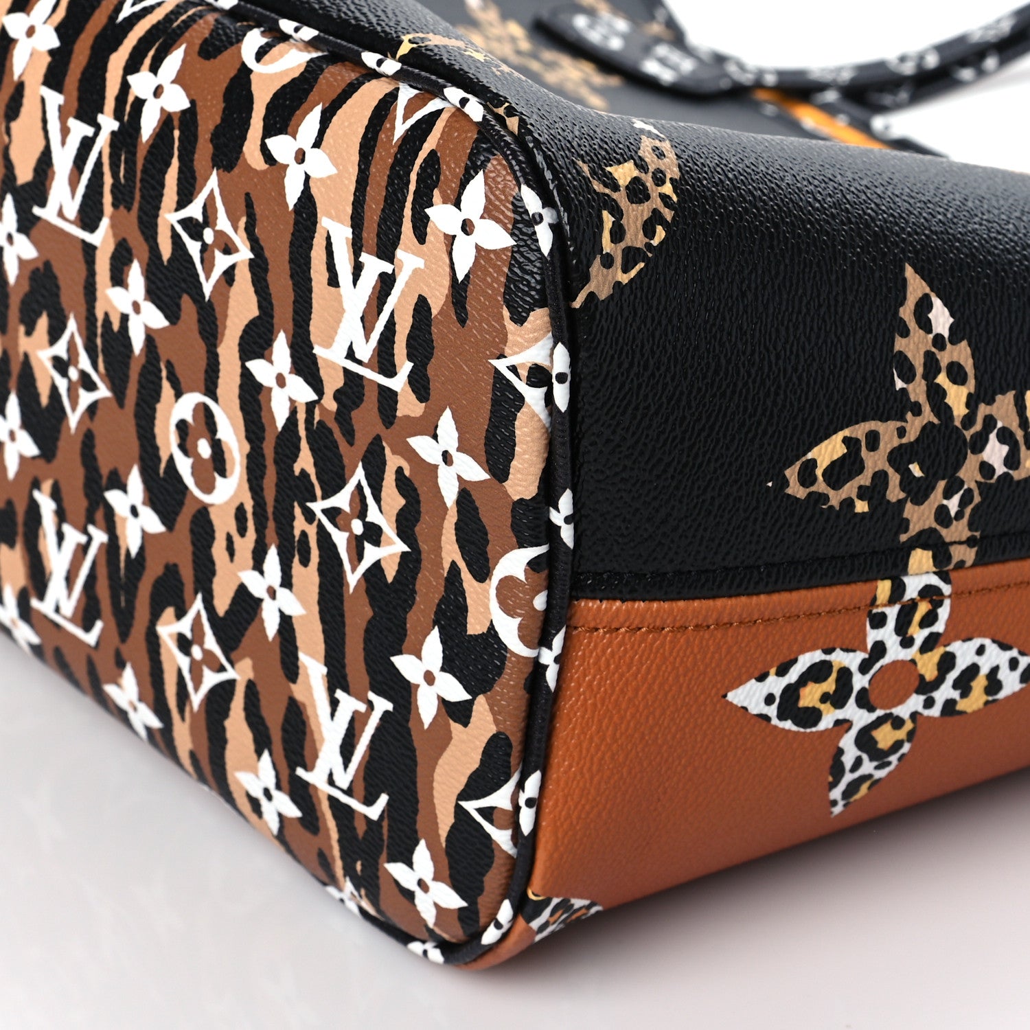 Louis Vuitton Monogram Giant Jungle Neverfull MM Black 8 of 9