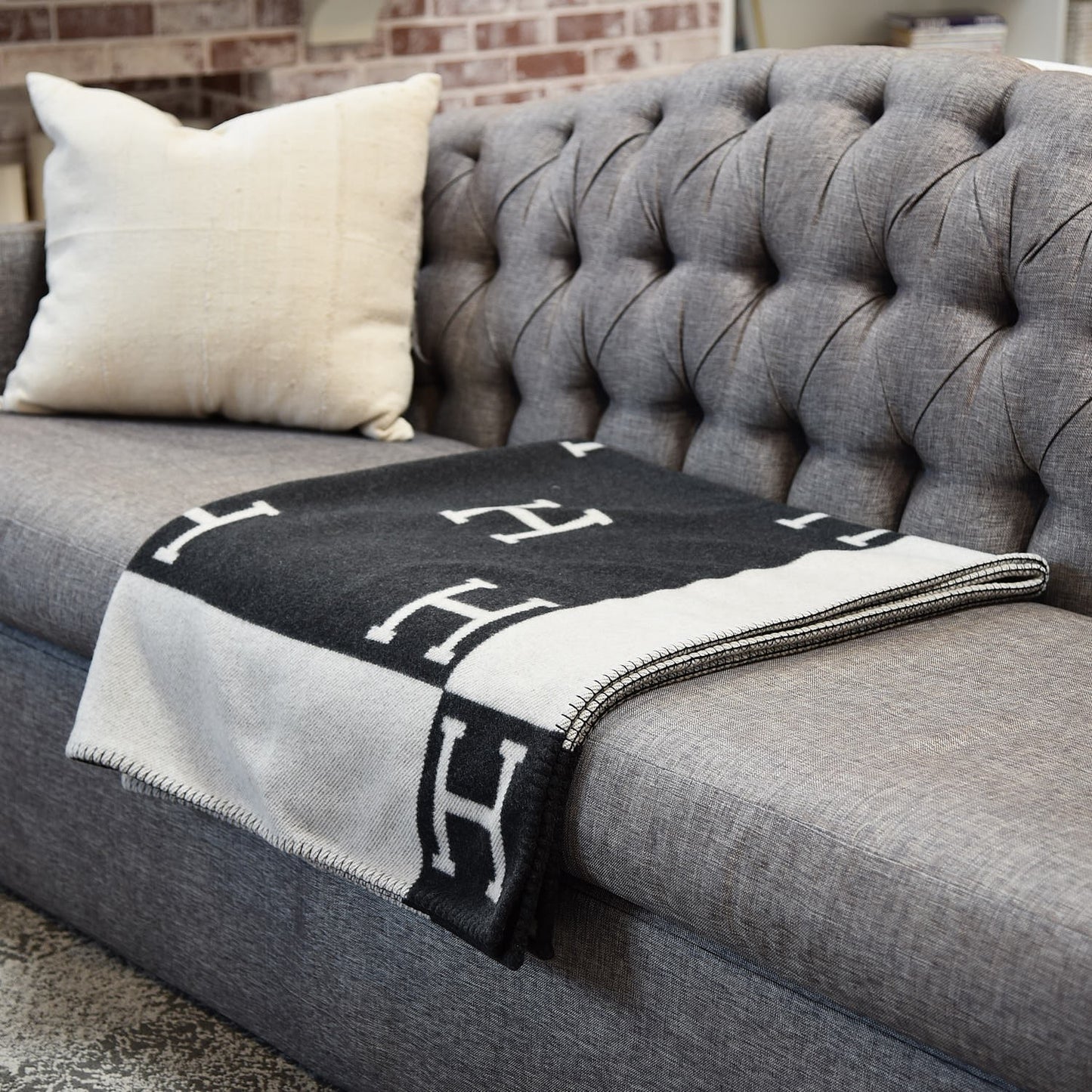 Wool Cashmere New Classic Avalon Blanket Ecru Gris Fonce