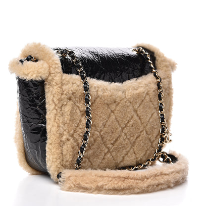 Chanel Crumpled Calfskin Shearling CC Flap Black Beige 2 of 8