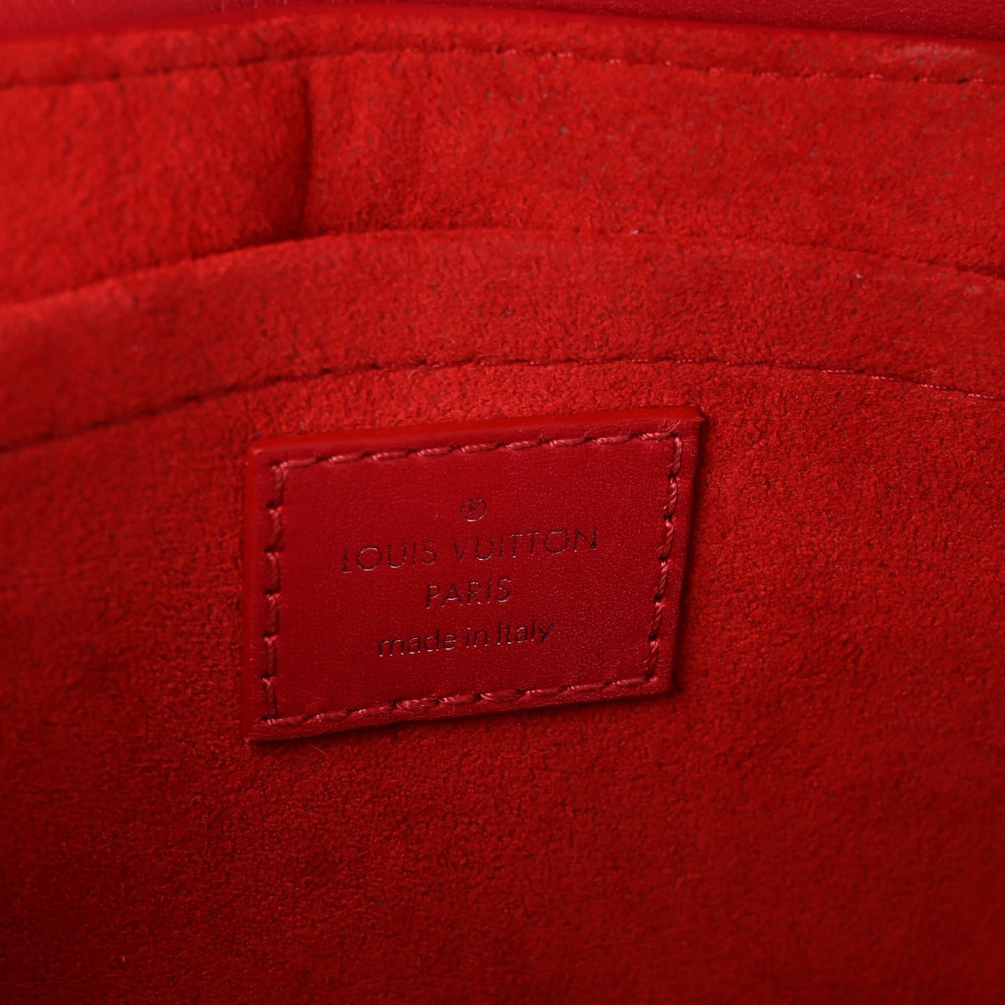 Calfskin New Wave Chain MM Ecarlate