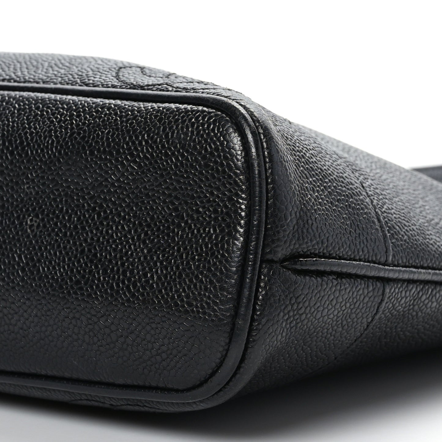 Caviar CC Shoulder Bag Black