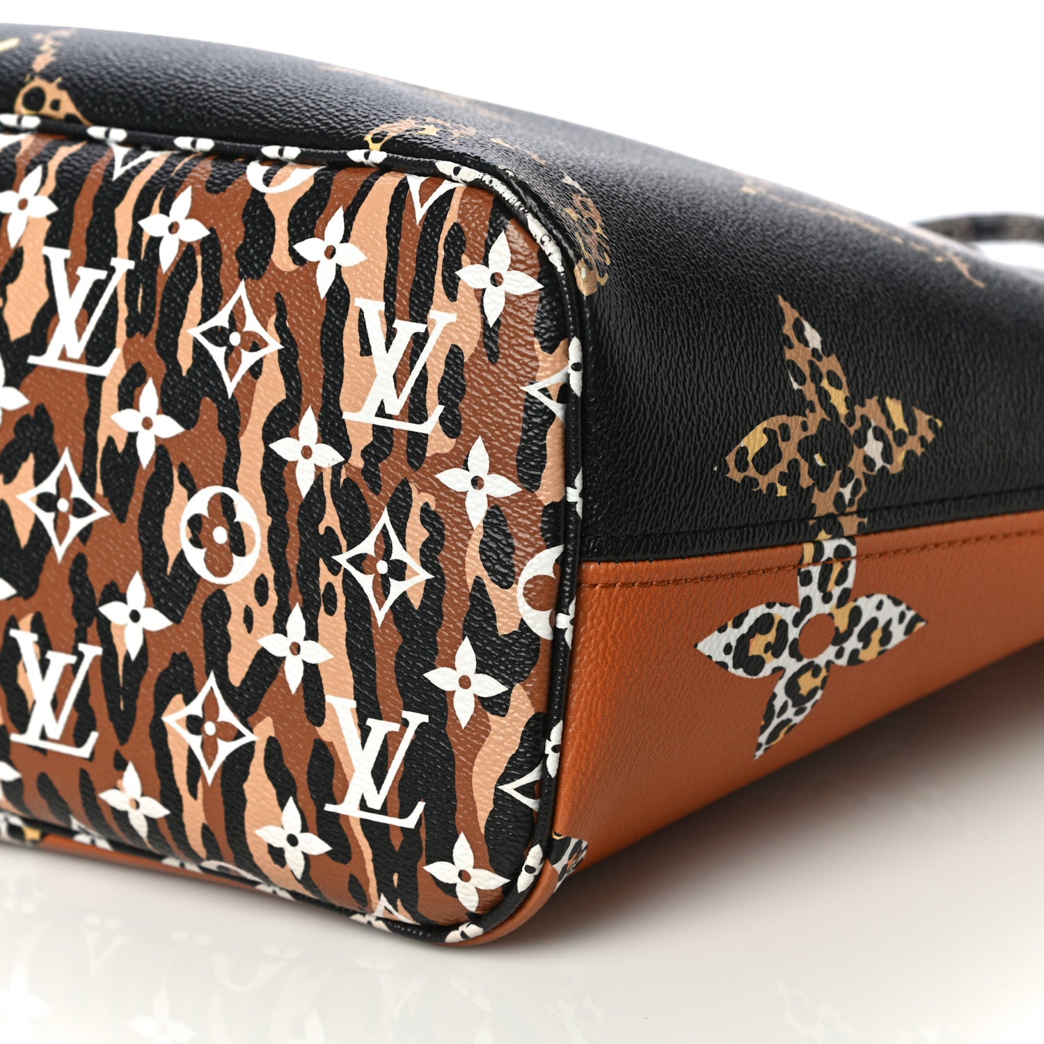 Louis Vuitton Monogram Giant Jungle Neverfull MM Black 13 of 19