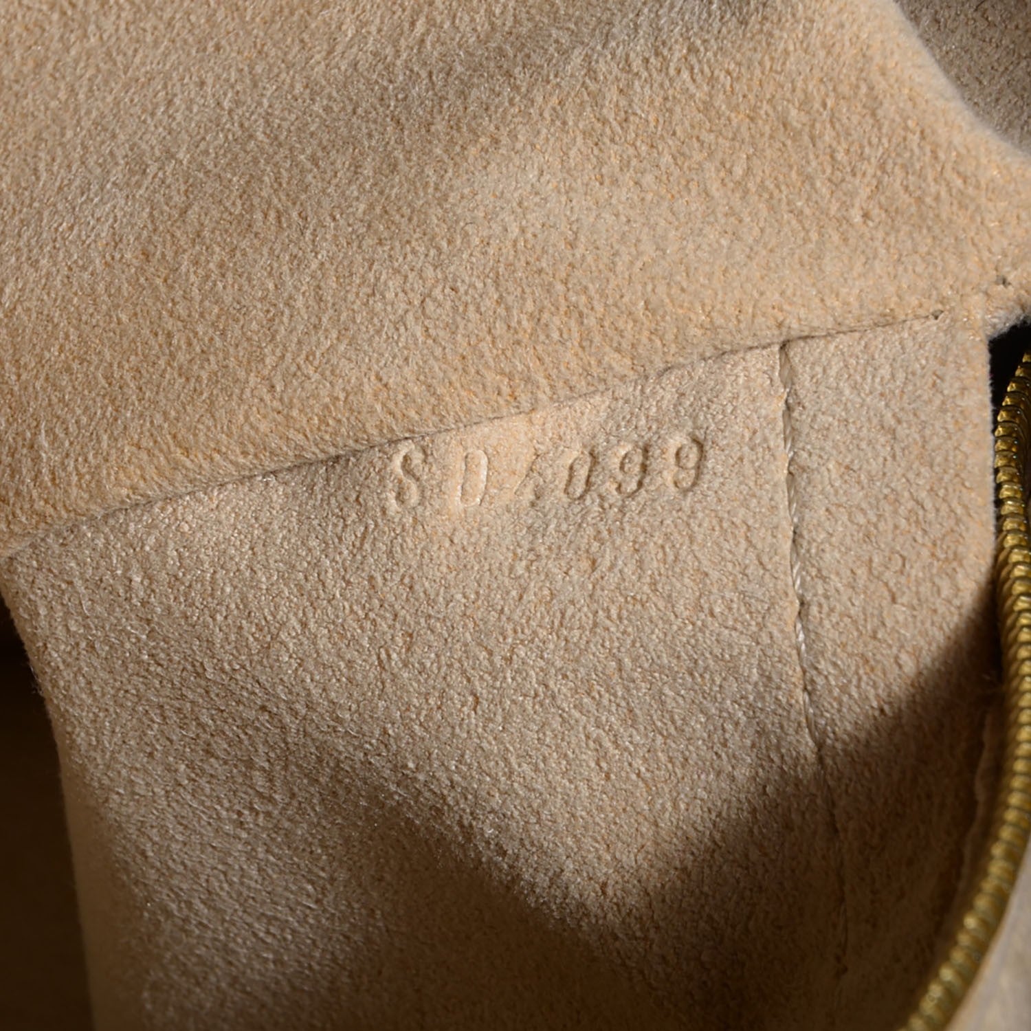 Louis Vuitton Monogram Artsy GM 7 of 7