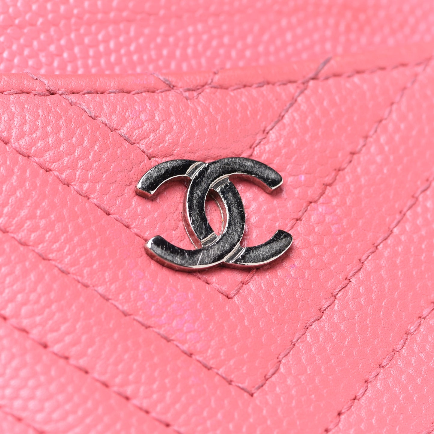 Caviar Chevron Quilted Card Holder Pink