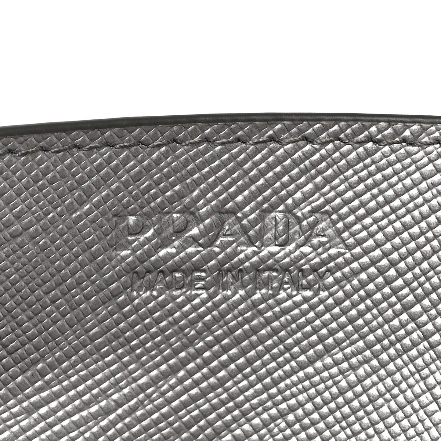 Metallic Saffiano Triangle Card Holder Cromo