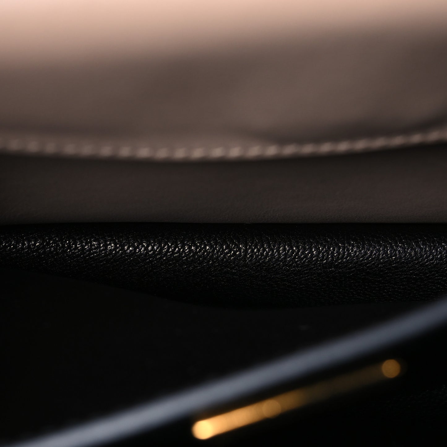 City Calf Saffiano Cahier Bag Cammeo