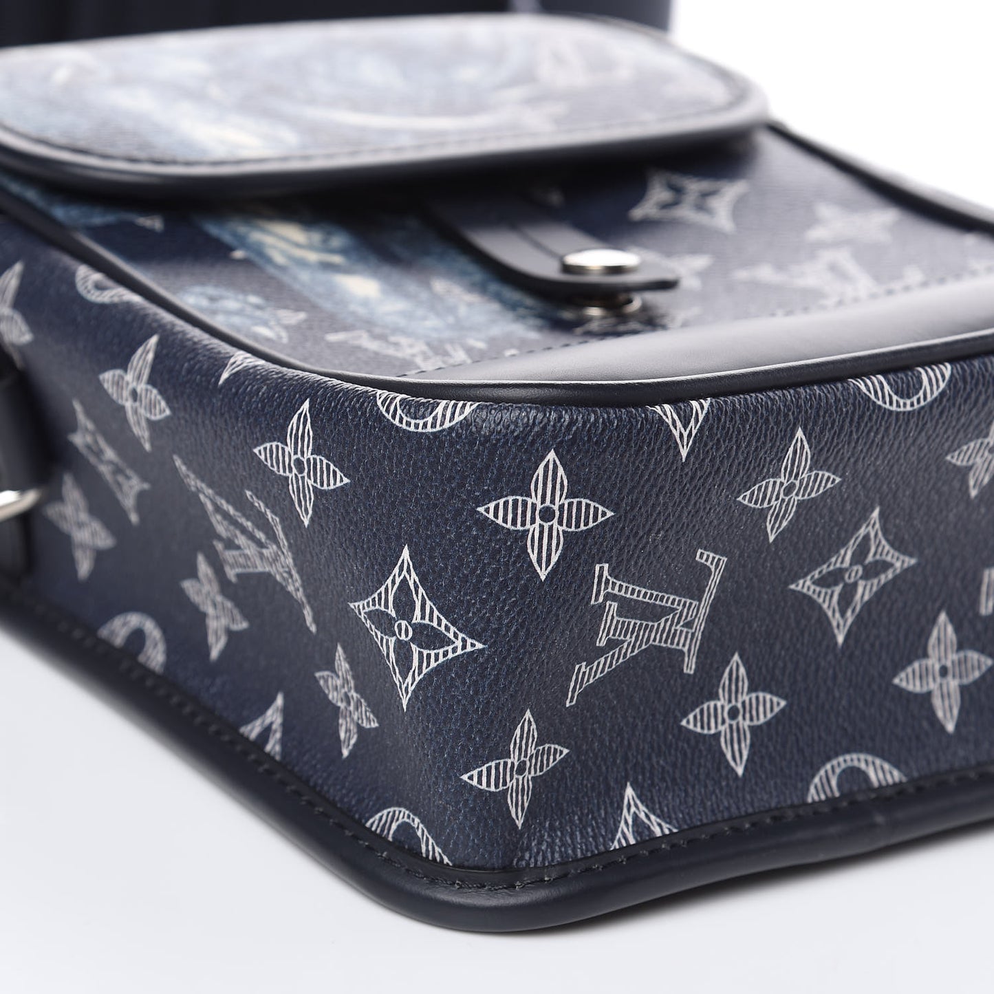 Savane Monogram Elephant Chapman Messenger BB Encre