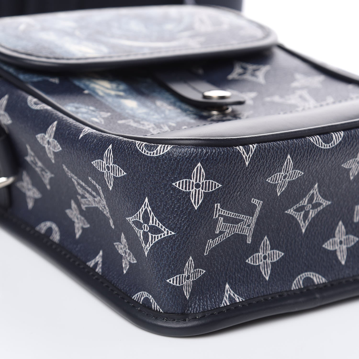 Louis Vuitton Savane Monogram Elephant Chapman Messenger BB Encre 7 of 8