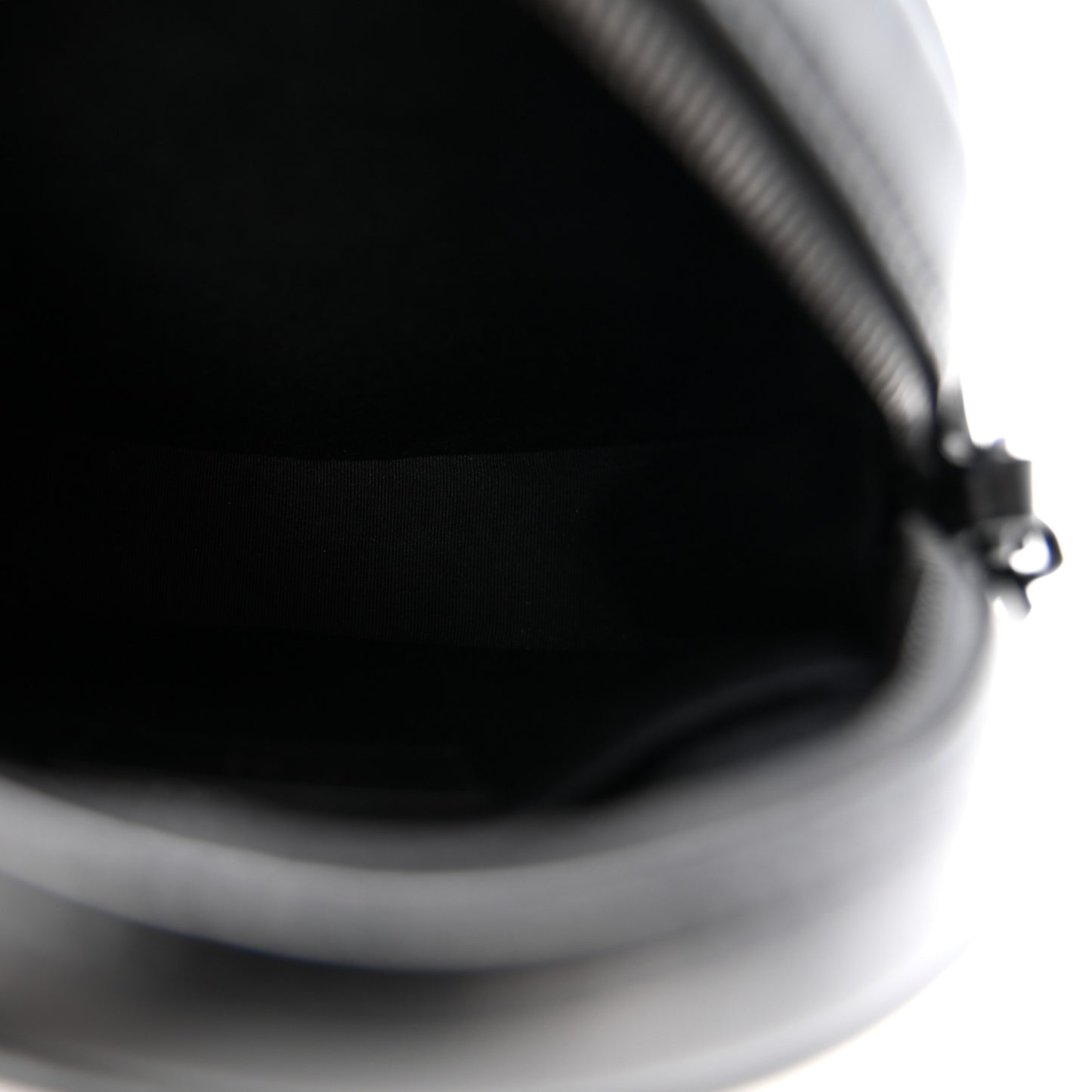 Calfskin Matelasse Chevron Round Vinyle Camera Bag Black