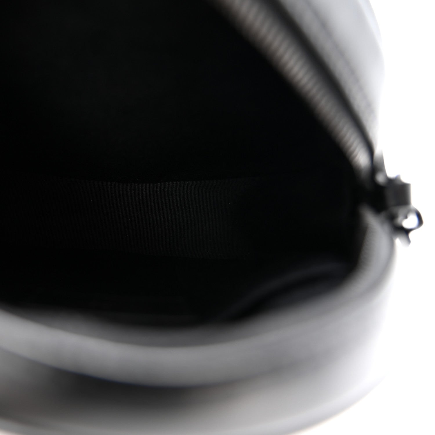 Saint Laurent Calfskin Matelasse Chevron Round Vinyle Camera Bag Black 5 of 10