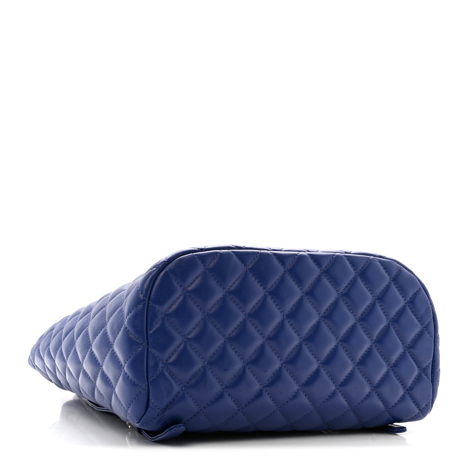CHANEL ブルーキルティングバッグ Chanel Lambskin Quilted Large Urban Spirit Backpack Blue 1860097