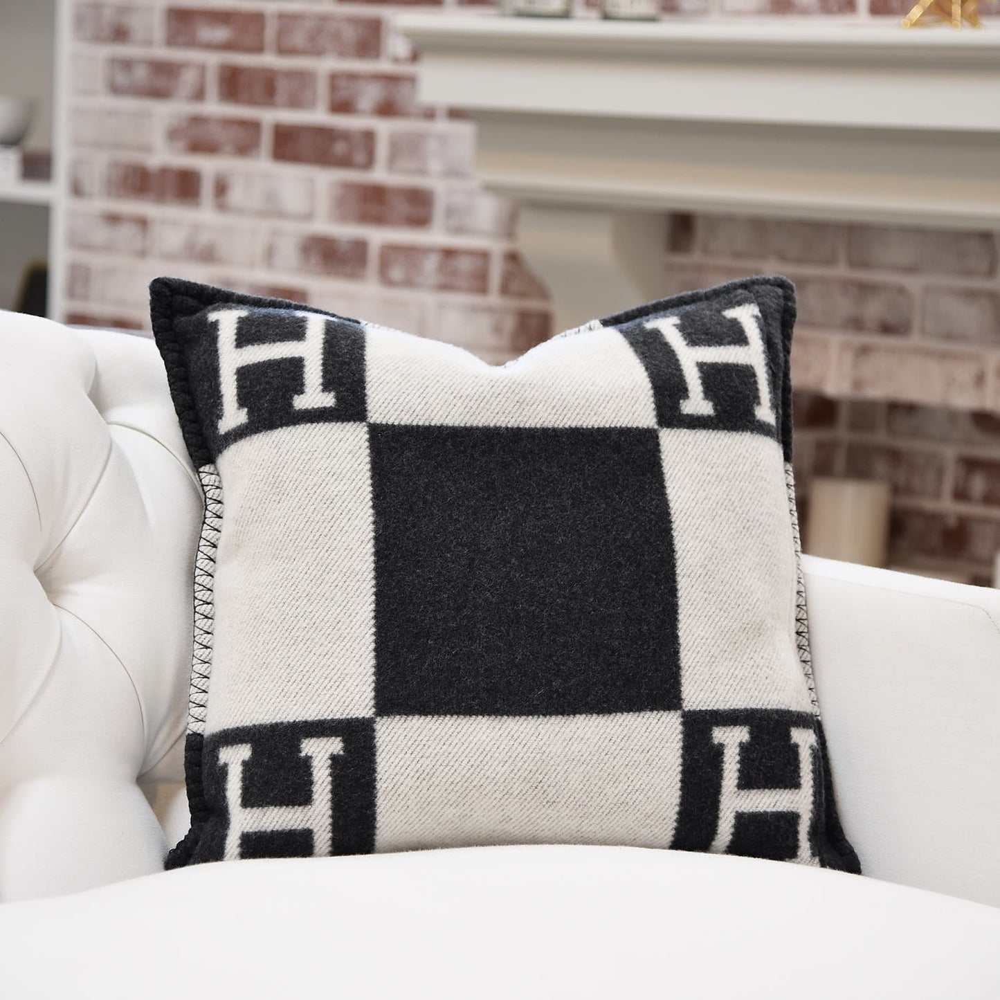 Wool Cashmere Avalon Pillow PM Ecru Gris Fonce