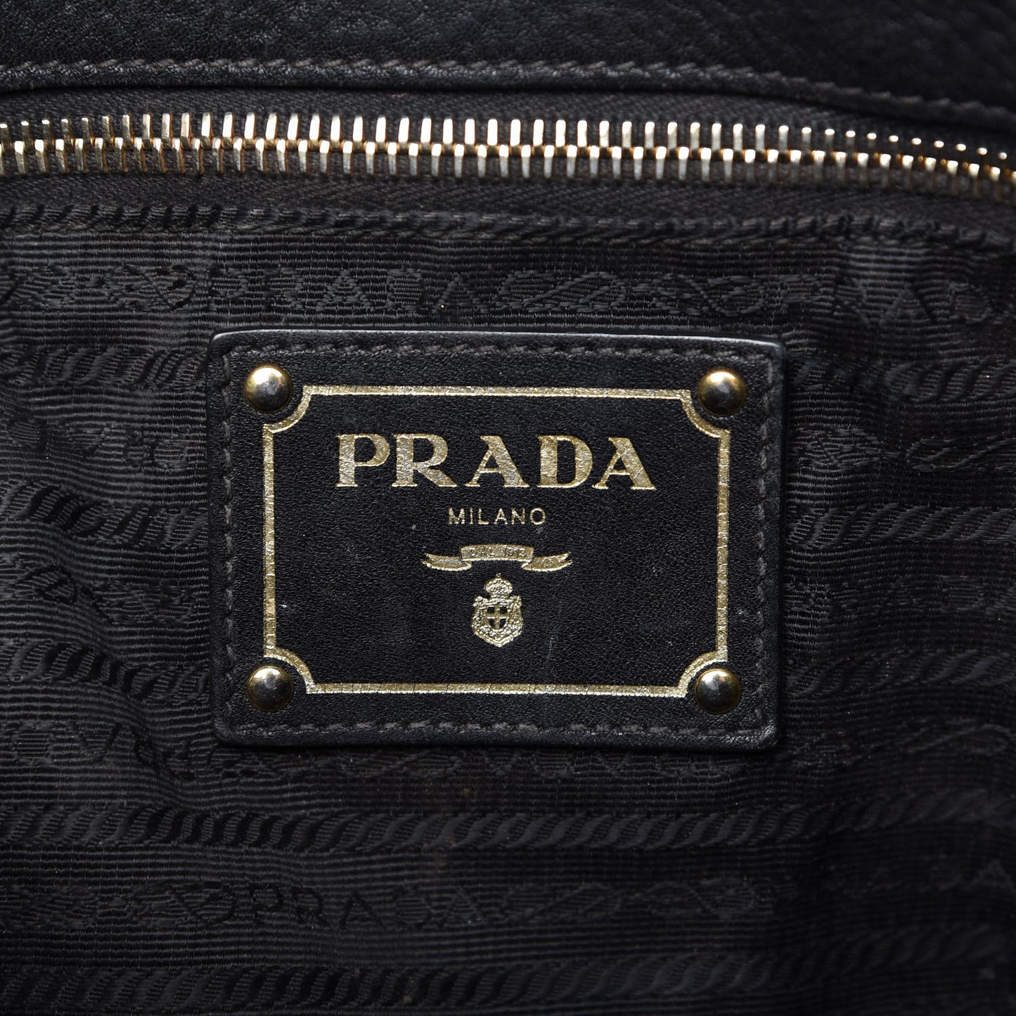 Vitello Daino Shoulder Bag Black