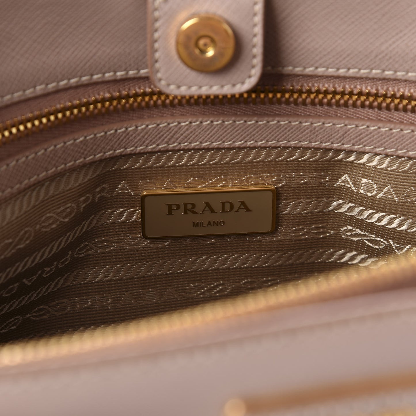 Saffiano Lux Medium Tote Cammeo
