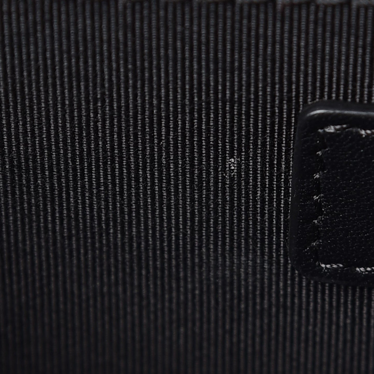 Caviar Quilted Medium Boy Flap Black