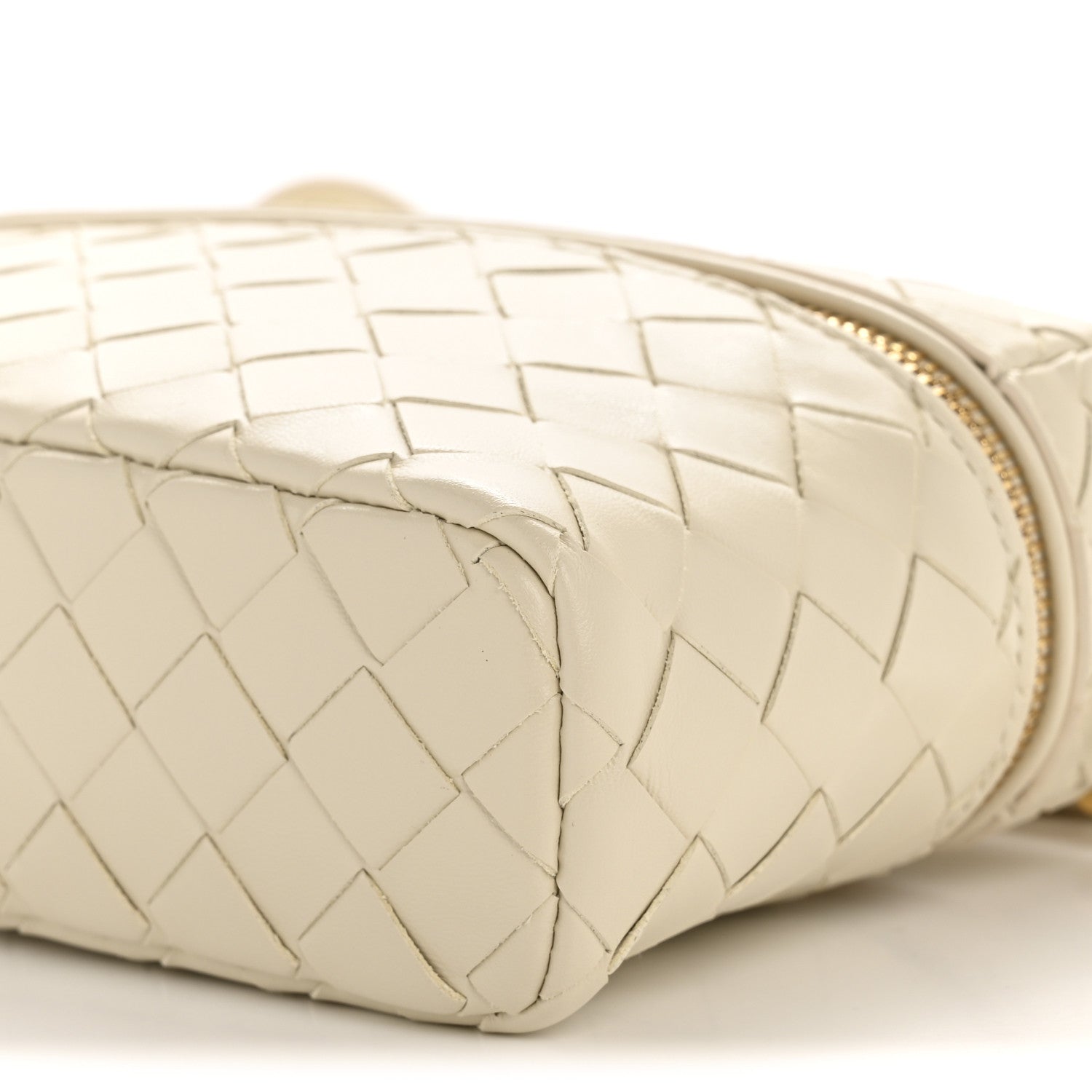 BOTTEGA VENETA ベージュ ソフトケース Bottega Veneta Calfskin Intrecciato Bang Bang Vanity Case Sea Salt