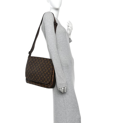 Louis Vuitton Monogram Beaubourg MM Messenger Bag 2 of 11