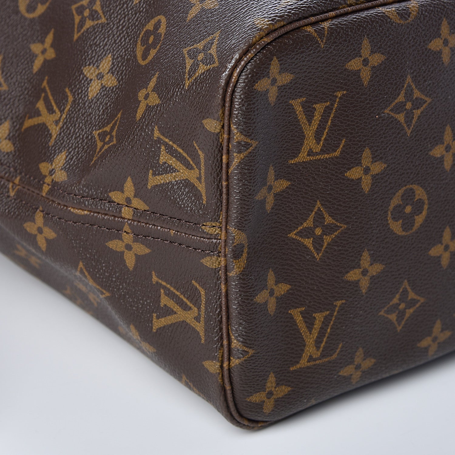 Louis Vuitton Monogram Neverfull MM 8 of 15