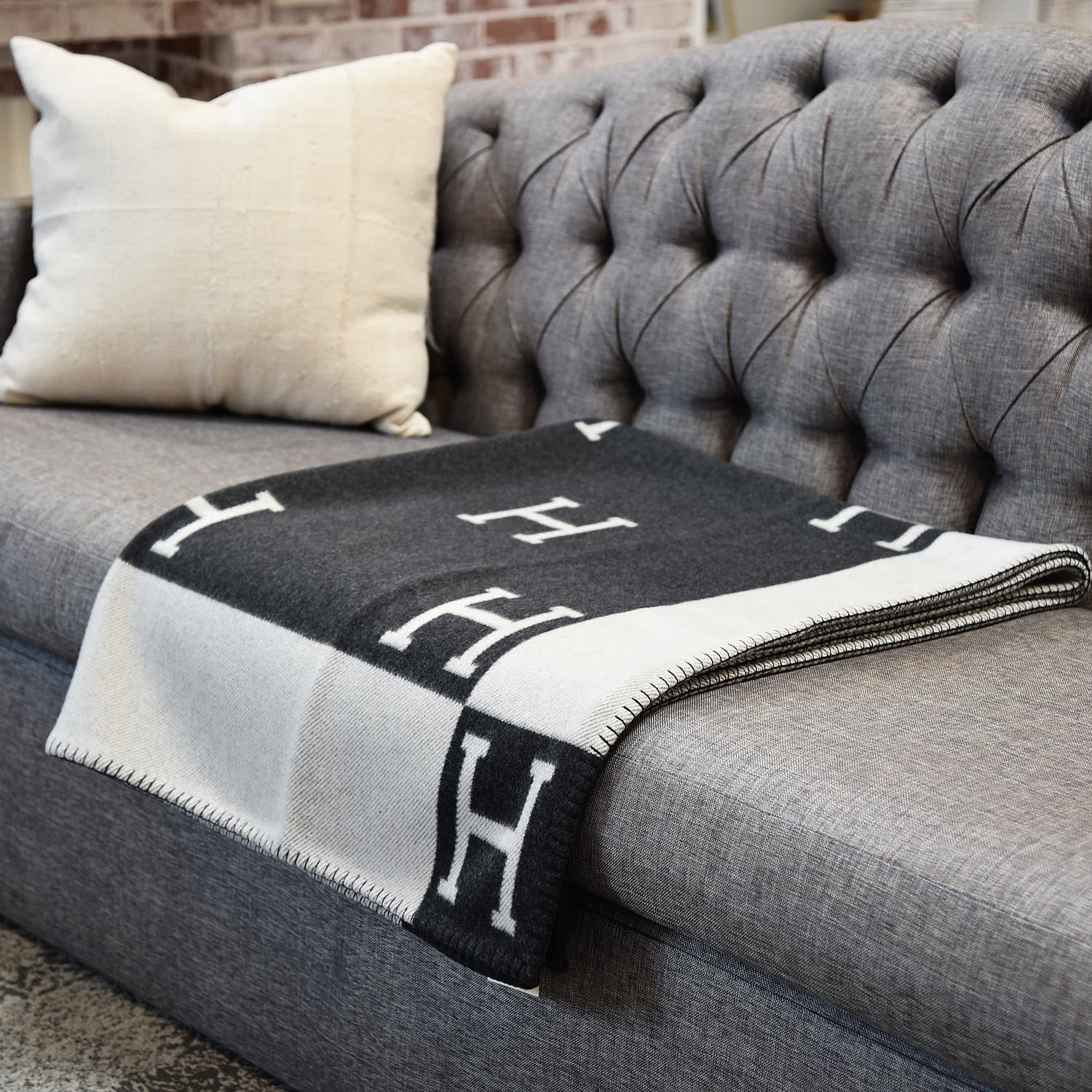 Hermes Wool Cashmere New Classic Avalon Blanket Ecru Gris Fonce 2 of 4
