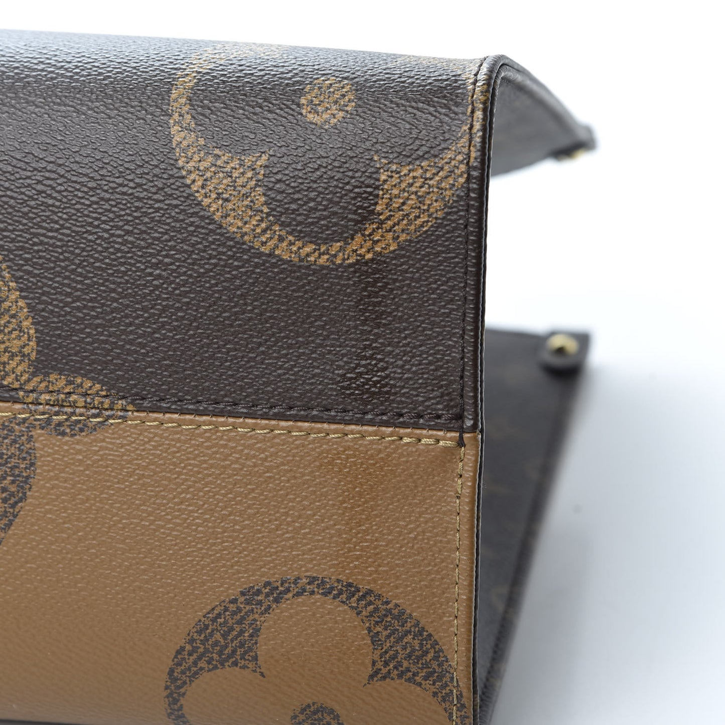 Reverse Monogram Giant Onthego MM