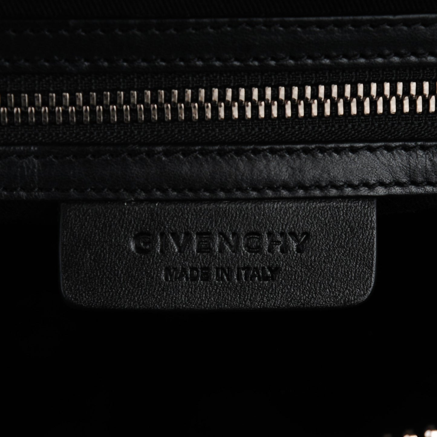 Shiny Lord Calfskin Medium Antigona Black