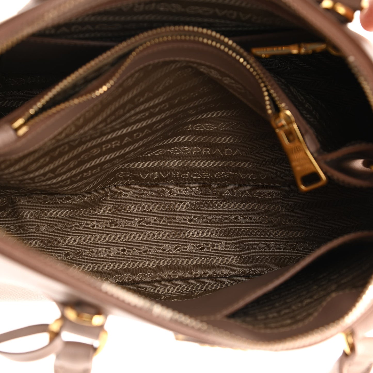 Saffiano Lux Medium Promenade Tote Cammeo
