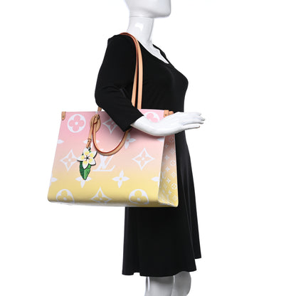 Louis Vuitton Monogram Giant By The Pool Onthego GM Light Pink 4 of 23