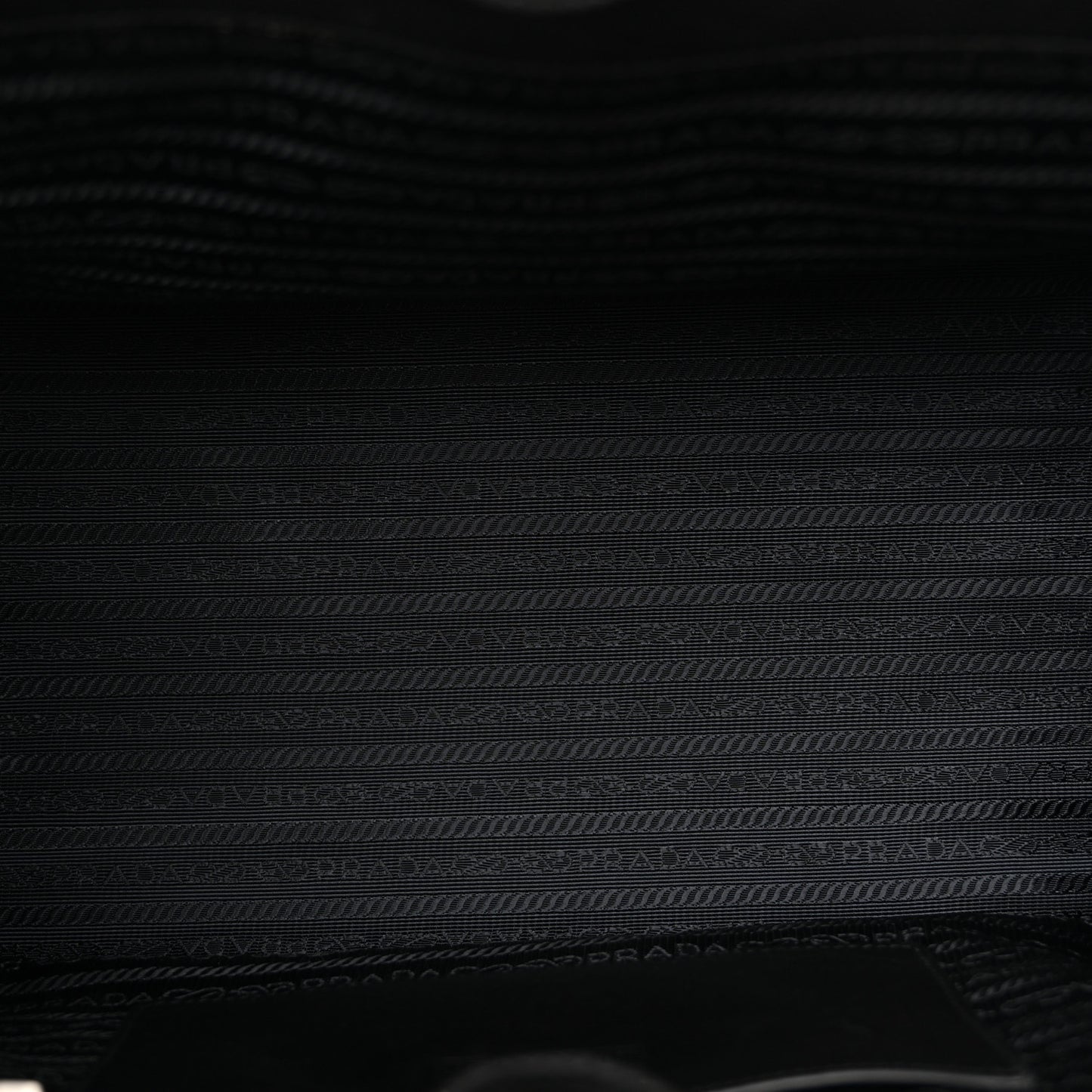 Glace Calfskin Sound Tote Bag Militare Black