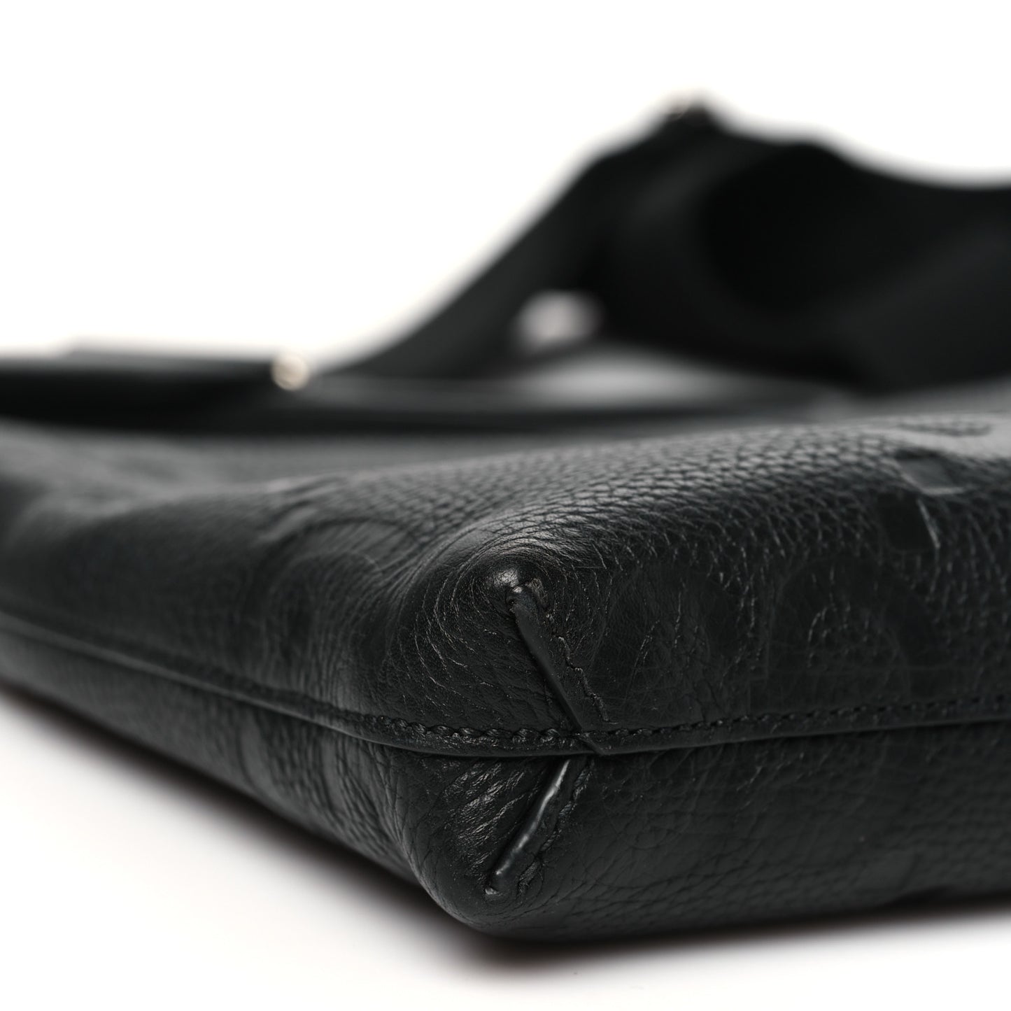Piuma Calfskin Jumbo GG Embossed Medium Wristlet Messenger Bag Black