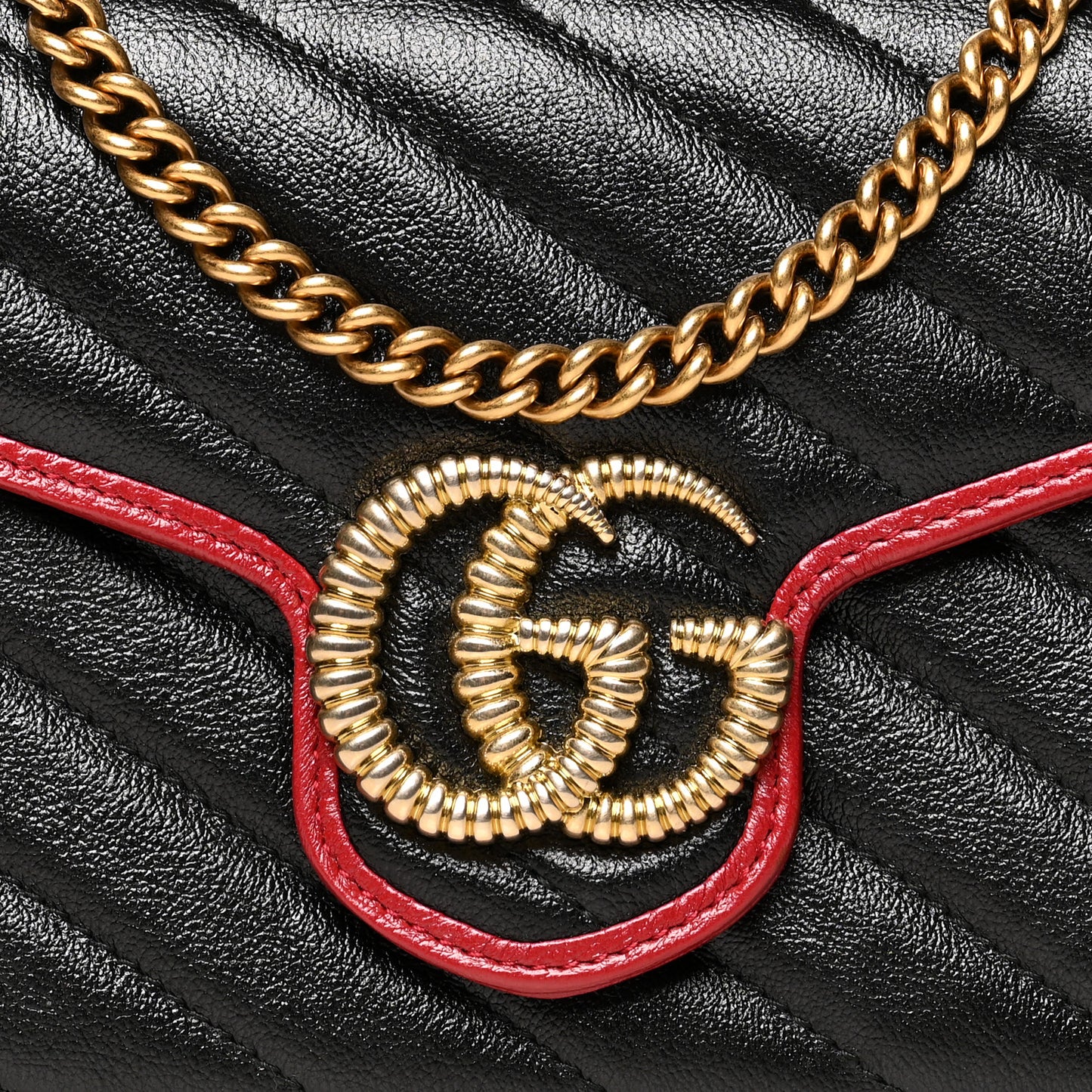 Vintage Effect Calfskin Matelasse Diagonal Torchon GG Marmont Chain Wallet Black Romantic Cherry