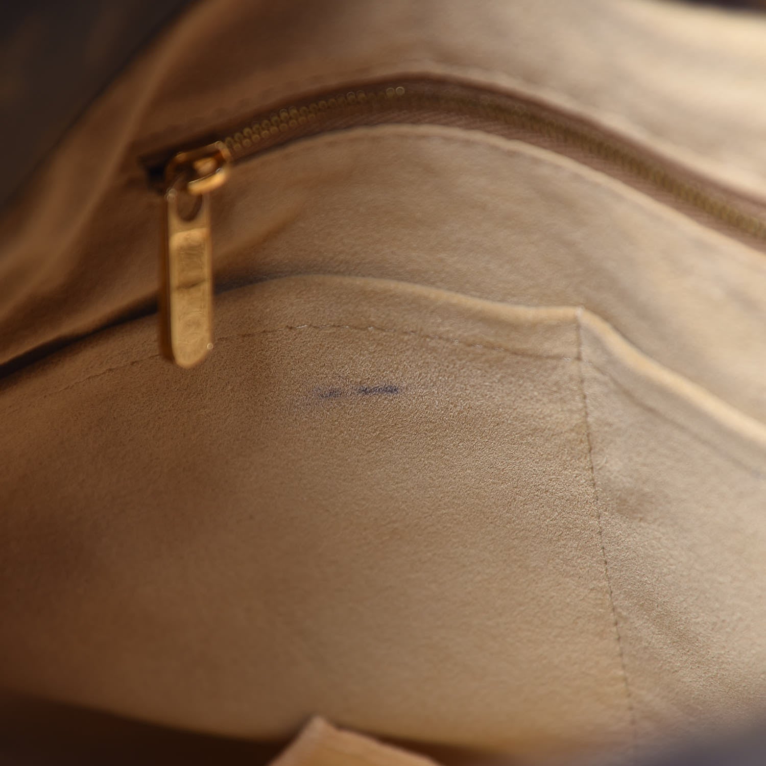Louis Vuitton Monogram Artsy MM 10 of 16