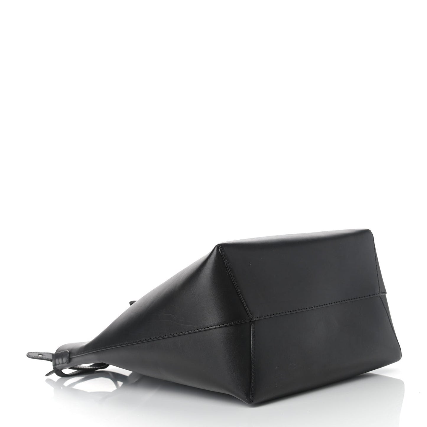 Vegetable Tanned Calfskin Bucket Bag Black Flamma