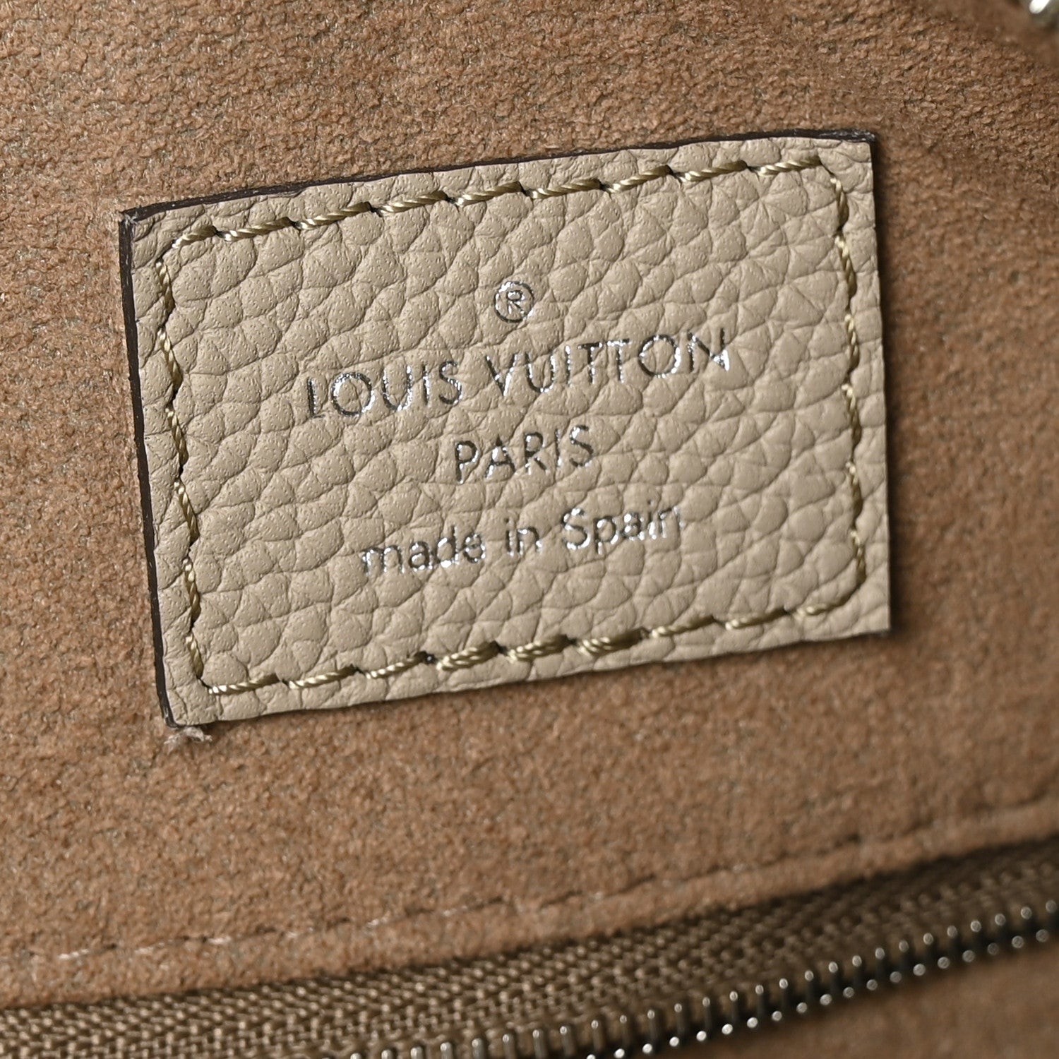 Louis Vuitton Mahina Beaubourg Hobo MM Galet 6 of 10