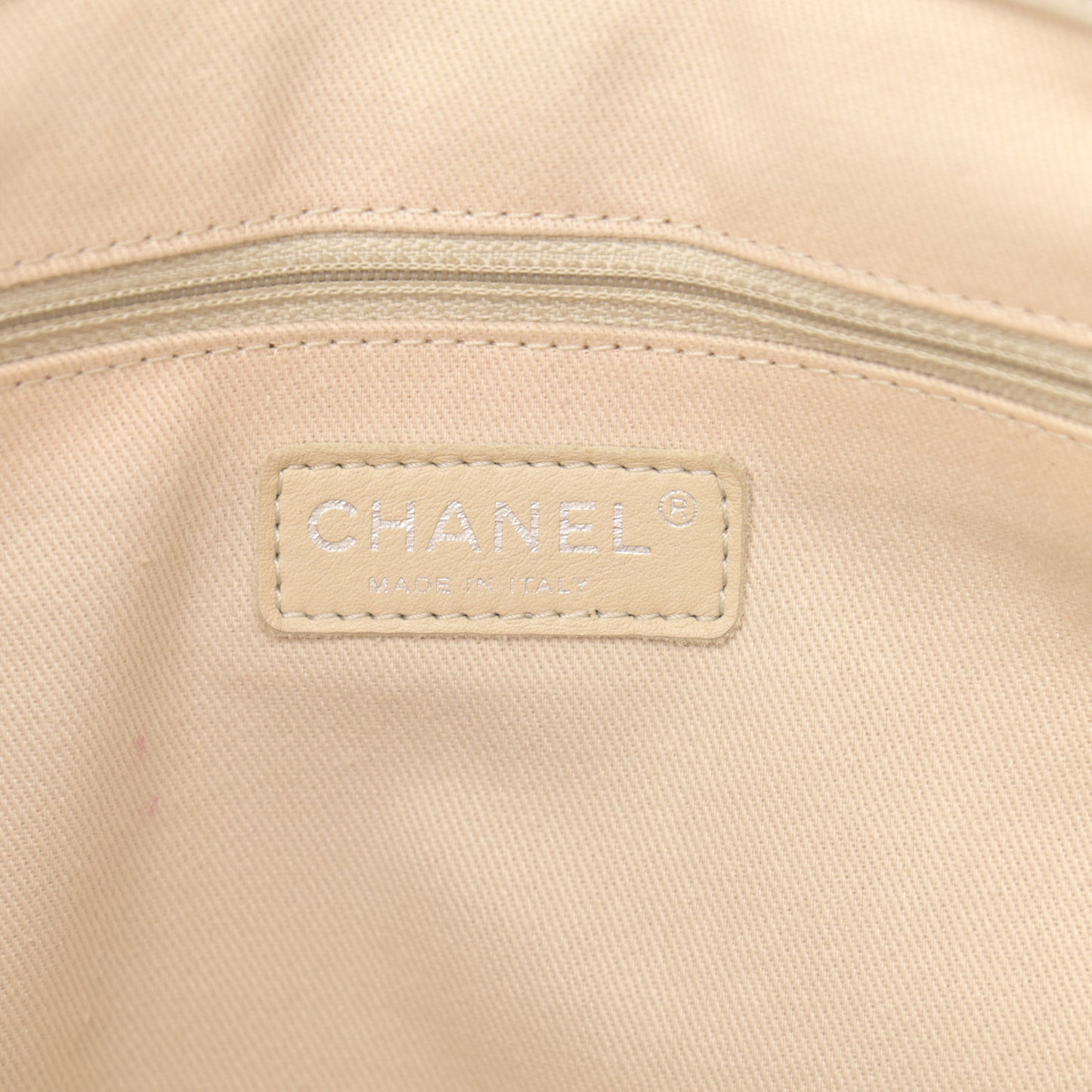 Caviar Quilted Timeless CC Soft Tote Off White