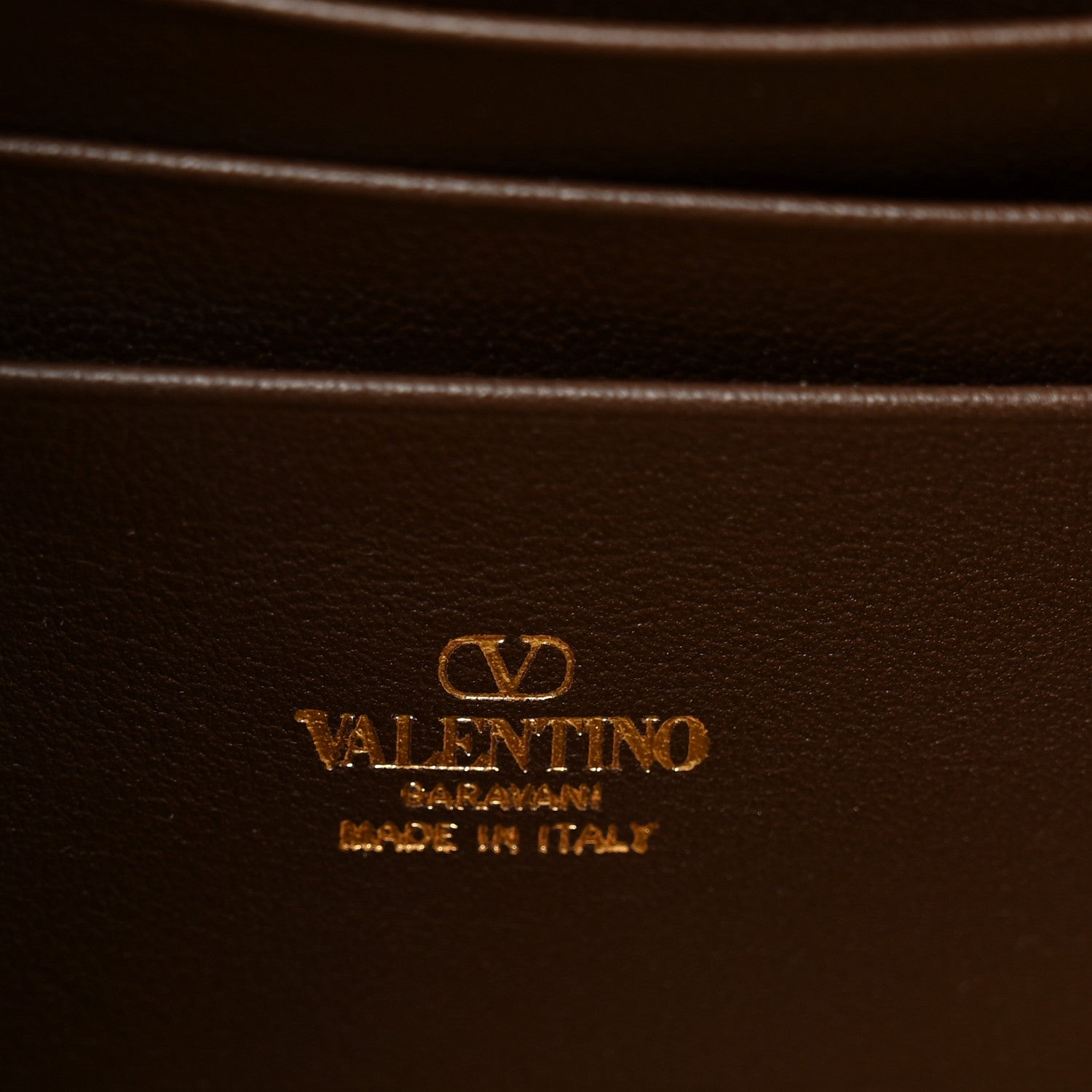 Valentino Garavani Raffia Calfskin Rockstud Wallet On Chain Pouch