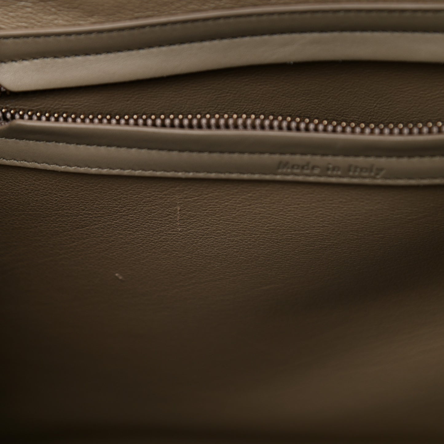 Crocodile Embossed Nubuck Medium Phantom Luggage Beige
